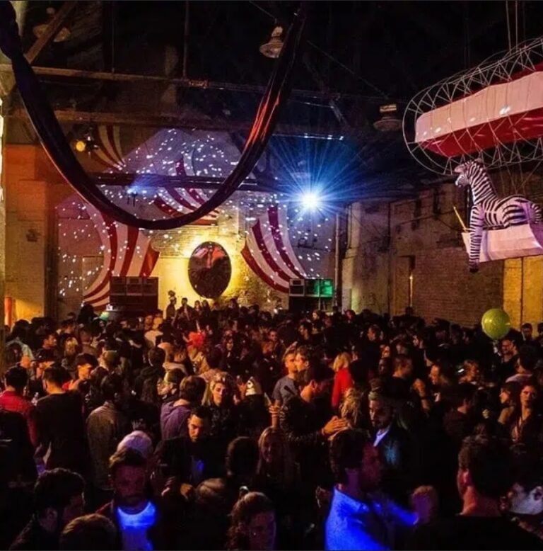 Club Zoom In Kater Blau Techno Station