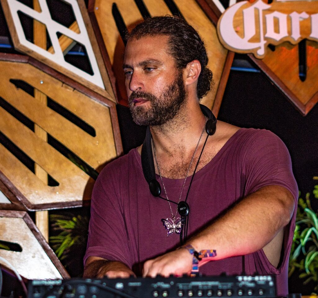Exhilarating melodic house with cinematic suspense in ITAI's "When It ...